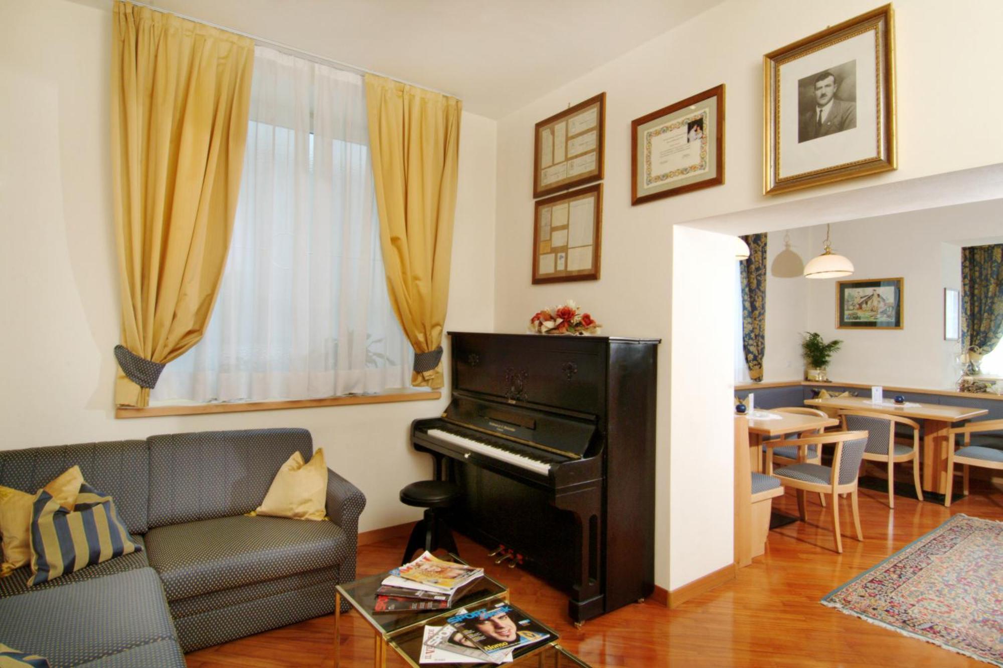 Hotel Faloria Моена Екстериор снимка
