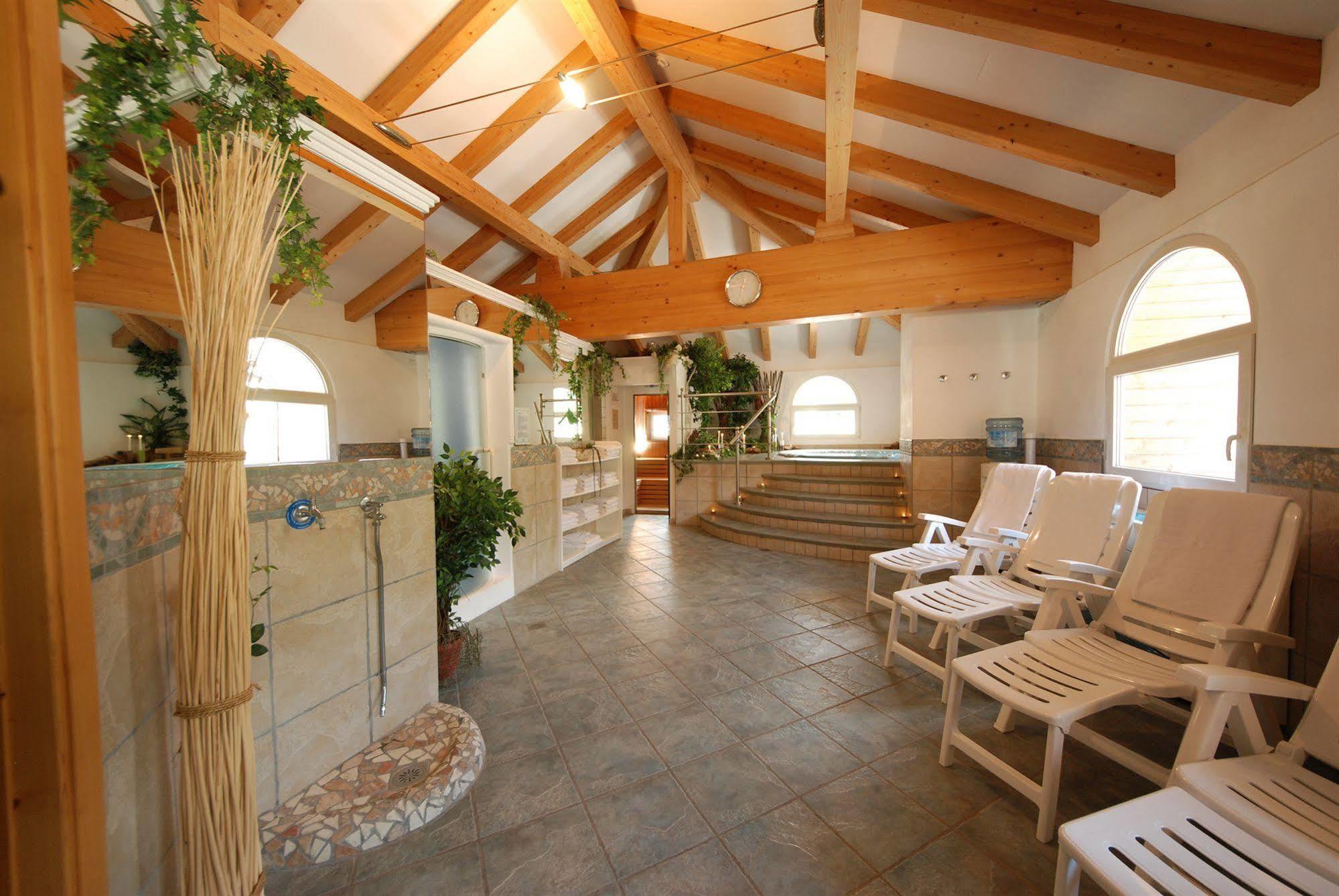Hotel Faloria Моена Екстериор снимка