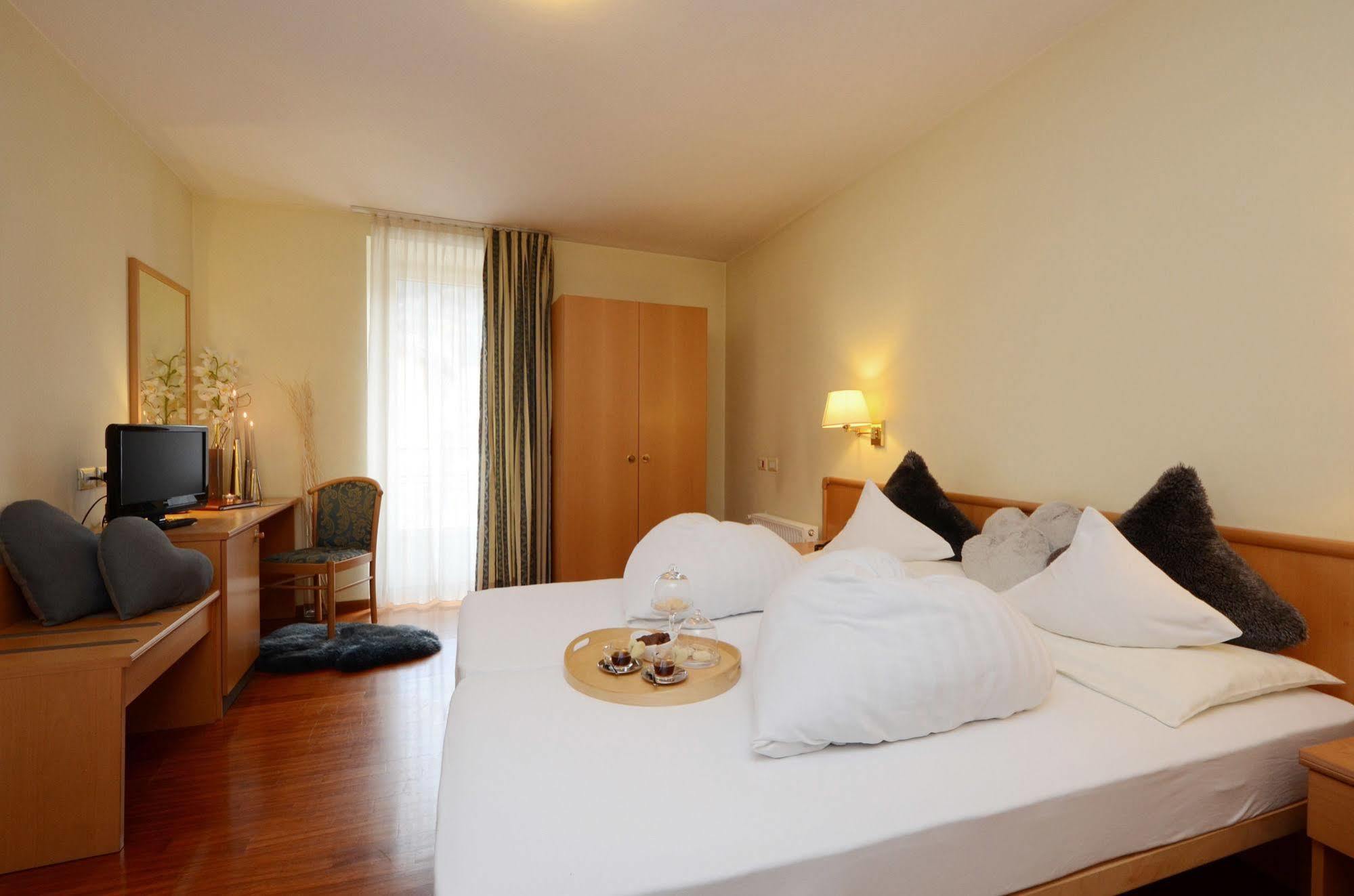 Hotel Faloria Моена Екстериор снимка